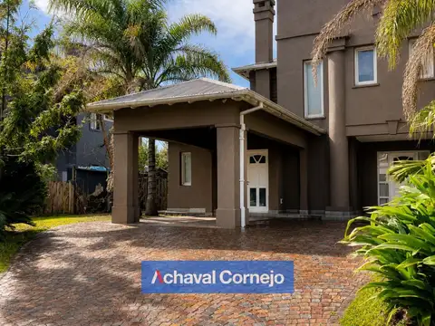 Casa 6 ambientes con 2 baños