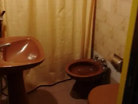 CASA EN DOS PLANTAS CON GARAGE A 3 CDRAS ESTACION SAN ANDRES