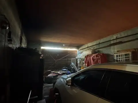 CASA 2 AMB EN VENTA CON PARQUE, BERAZATEGUI