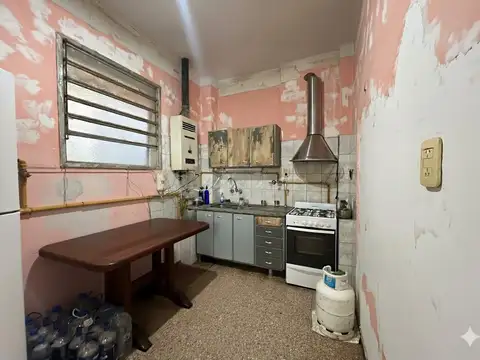 VENTA/PERMUTA. Casa de pasillo a refaccionar  - 3 dormitorios con patio y terraza. Abasto, Rosario