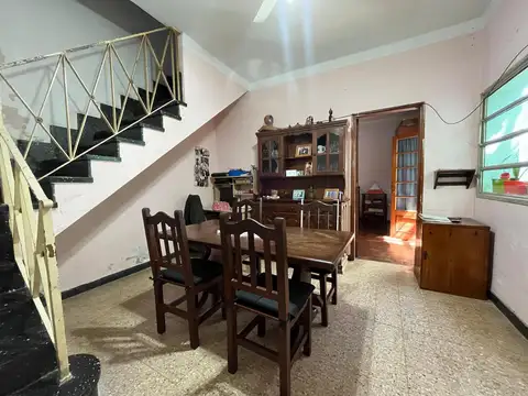 VENTA/PERMUTA. Casa de pasillo a refaccionar  - 3 dormitorios con patio y terraza. Abasto, Rosario