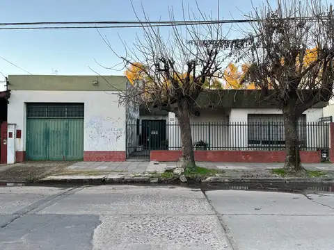 VENTA CASA 4 AMB C/PATIO Y GARAGE- SAN MIGUEL