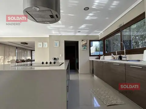 Casa 6 ambientes con 4 baños