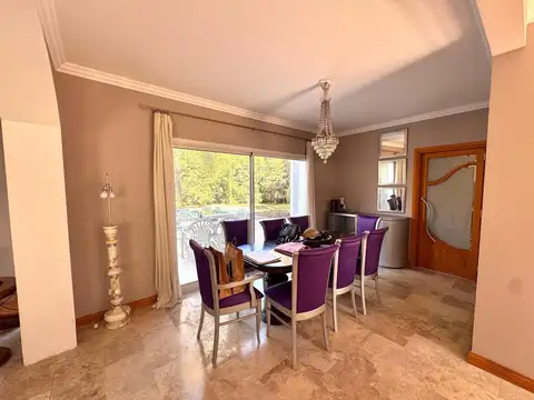 Casa 5 ambientes con 3 baños