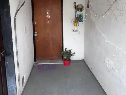 Depto Tipo Casa 6 ambientes con 1 baño