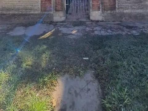 "CASA A DEMOLER CON BUEN TERRENO"