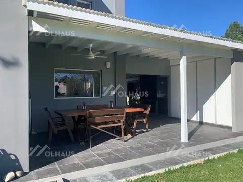 Casa en Alquiler con 1 cochera