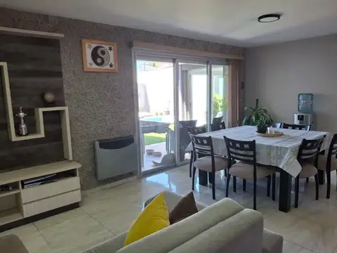 Casa 4 ambientes con 2 baños