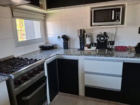 VENTA Casa de tres dormitorios - Cipolletti APTA CREDITO