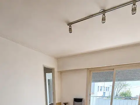 Muy Amplio y Luminoso Departamento de 2 Ambientes en Alquiler en Olivos