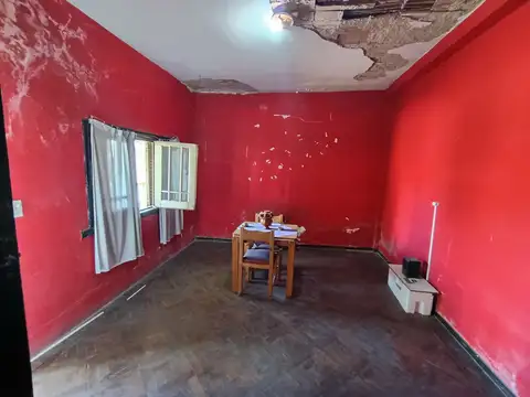 Casa  3 amb a reciclar con depto 2 amb - Caseros