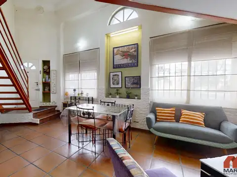 Casa PH en Venta de 4 Ambientes en Colegiales con Escritorio