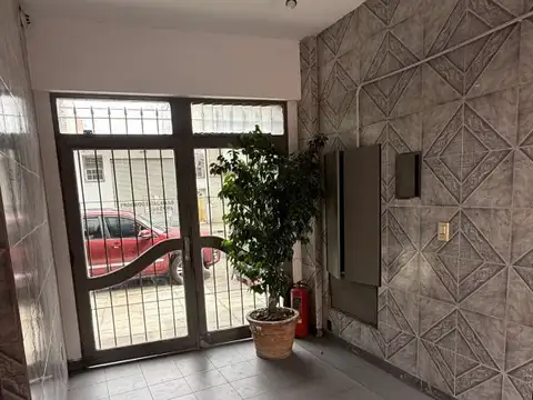 PH o depto. Tipo Casa sin expensas de 3 amb. patio y terraza permuta acepta menor valor en parte de pago