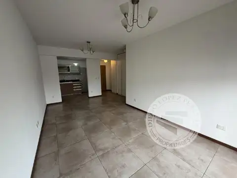 Semipiso contrafrente con balcón cochera y amenities