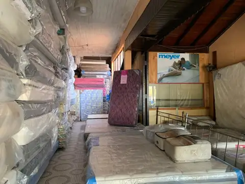 Local Comercial con Deposito, Oficinas y Fondo Libre - Lote 1200 m²- Ituzaingó