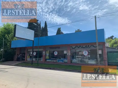 Local Comercial con Deposito, Oficinas y Fondo Libre - Lote 1200 m²- Ituzaingó