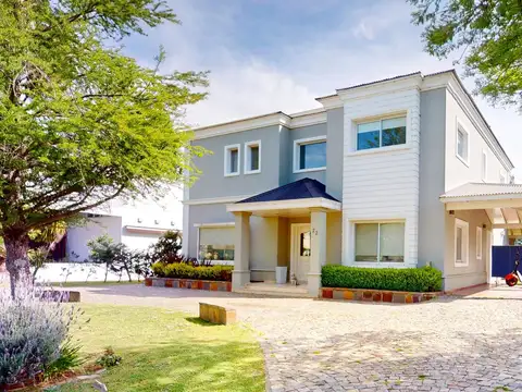 Casa en Venta en Abril Club de Campo