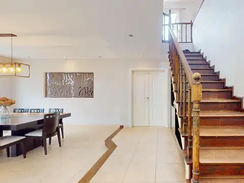 Casa en Venta con 2 cocheras