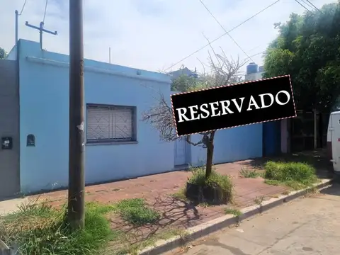 2 VIVIENDAS EN LOTE 12,99 X 17,32, C/PATIO Y ENTRADA DE AUTO