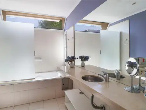 Casa 4 ambientes con 4 baños