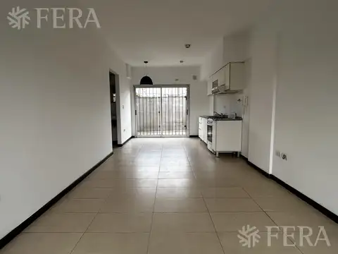Venta departamento de 2 ambientes con balcón en Bernal