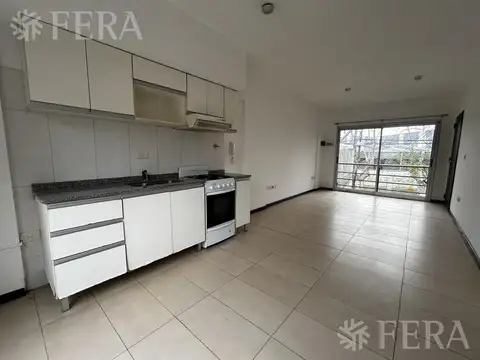 Venta departamento de 2 ambientes con balcón en Bernal