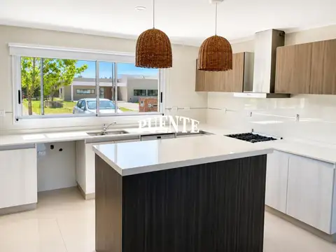Casa en Barrio Santa Juana - Venta o Alquiler