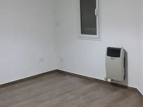Depto Tipo Casa en Alquiler en Barrio Malvinas, $ 950.000