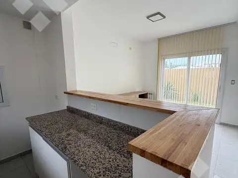 Depto Tipo Casa en Venta de 4 ambientes