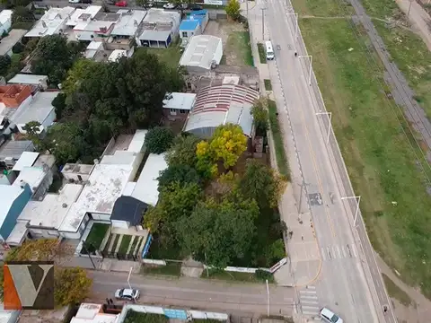 Galpón en esquina, ubicado sobre calle circunvalación nueva en Capitán Bermúdez.
