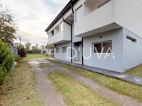 Calle 139 e/ 518 y 519 Dúplex con patio y cochera