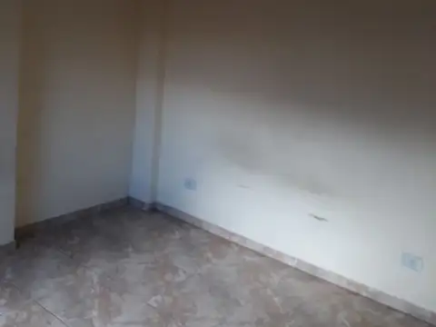 Depto Tipo Casa en Venta en Ramos Mejía, USD 80.000