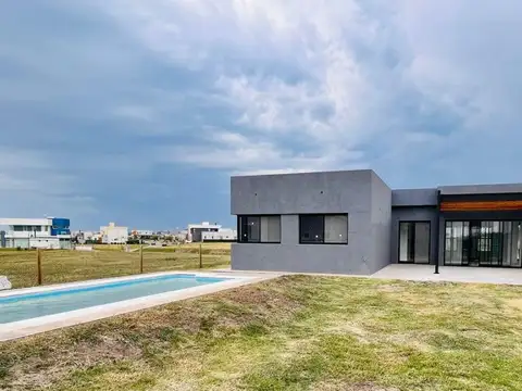 Casa en Venta en Guillermo E Hudson, USD 310.000