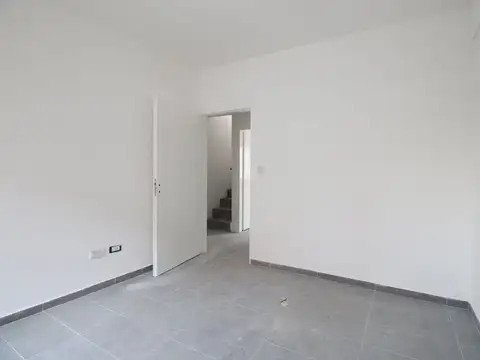 Depto Tipo Casa 4 ambientes con 2 baños