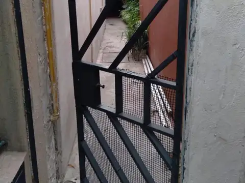 Tipo casa PH al fondo 3 ambientes