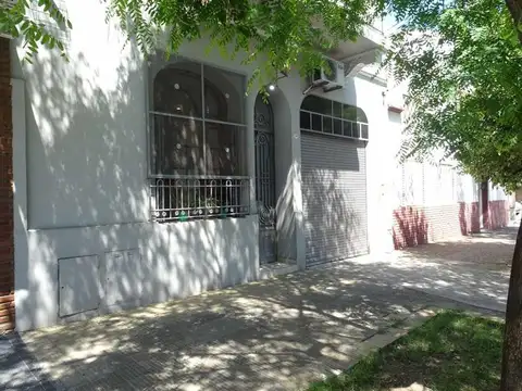 Casa en Alquiler con 1 cochera