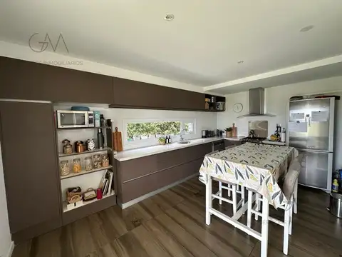 Casa 5 ambientes con 3 baños