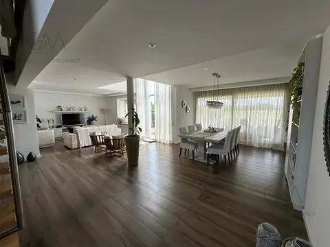 Casa en Alquiler de 4 dormitorios
