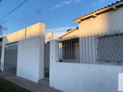 Casa en venta - 2 Dormitorios 1 Baño - Pergamino