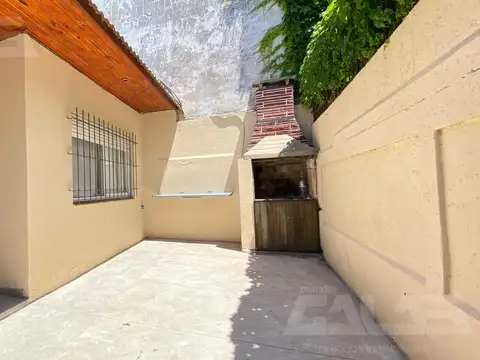 Casa Ph 3 ambientes - 2 dormitorios - Baño - Cochera - Ituzaingó norte
