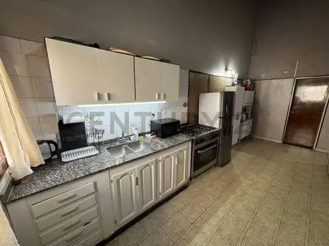 VENTA HERMOSA CASA EN MORENO-3 AMBIENTES –
