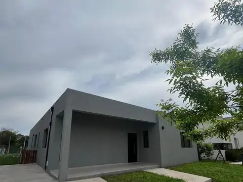 Excelente Oportunidad!! Casa a estrenar en Santa Lucìa, Pilar del Este.