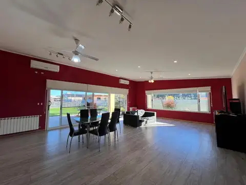 Casa 4 ambientes con 3 baños