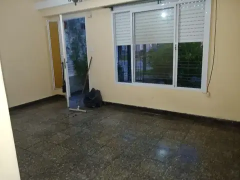 Casa 5 ambientes con 1 baño