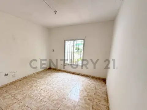 Casa a refaccionar de 2 dormitorios al frente, con casa interna de 2 dormitorios en VENADO TUERTO.