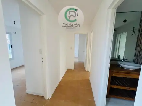 Casa en Alquiler con 6 cocheras