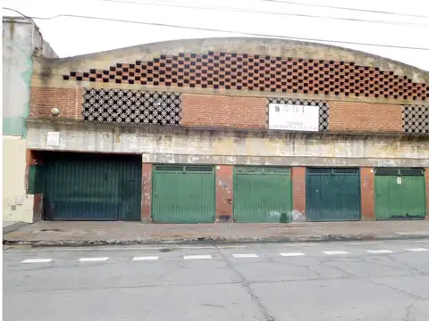COCHERA FIJA Y CUBIERTA UBICADA EN 1º PISO 