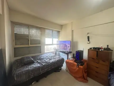 Avenida Hipólito Yrigoyen 1300