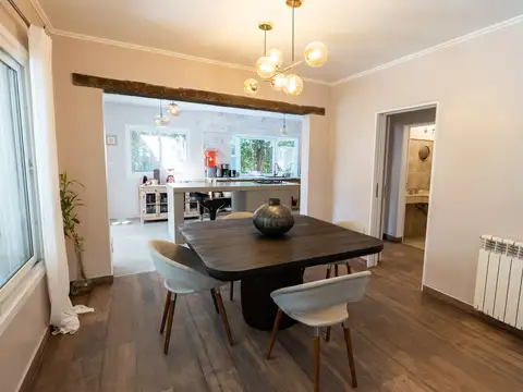 Casa en Venta con 4 cocheras