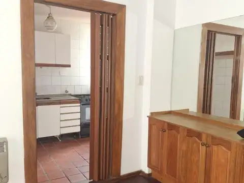 Mitre 1400, Piso 1